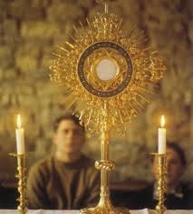 Deux minutes à la foi.Pourquoi prier Jésus dans l’Adoration eucharistique ?